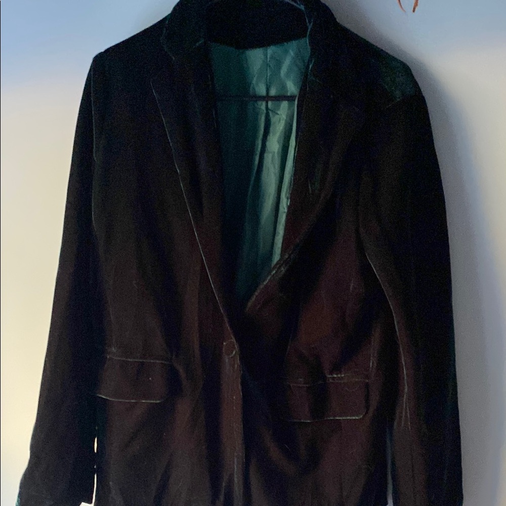 Green velvet blazer with functional button and pockets- has shoulder pads